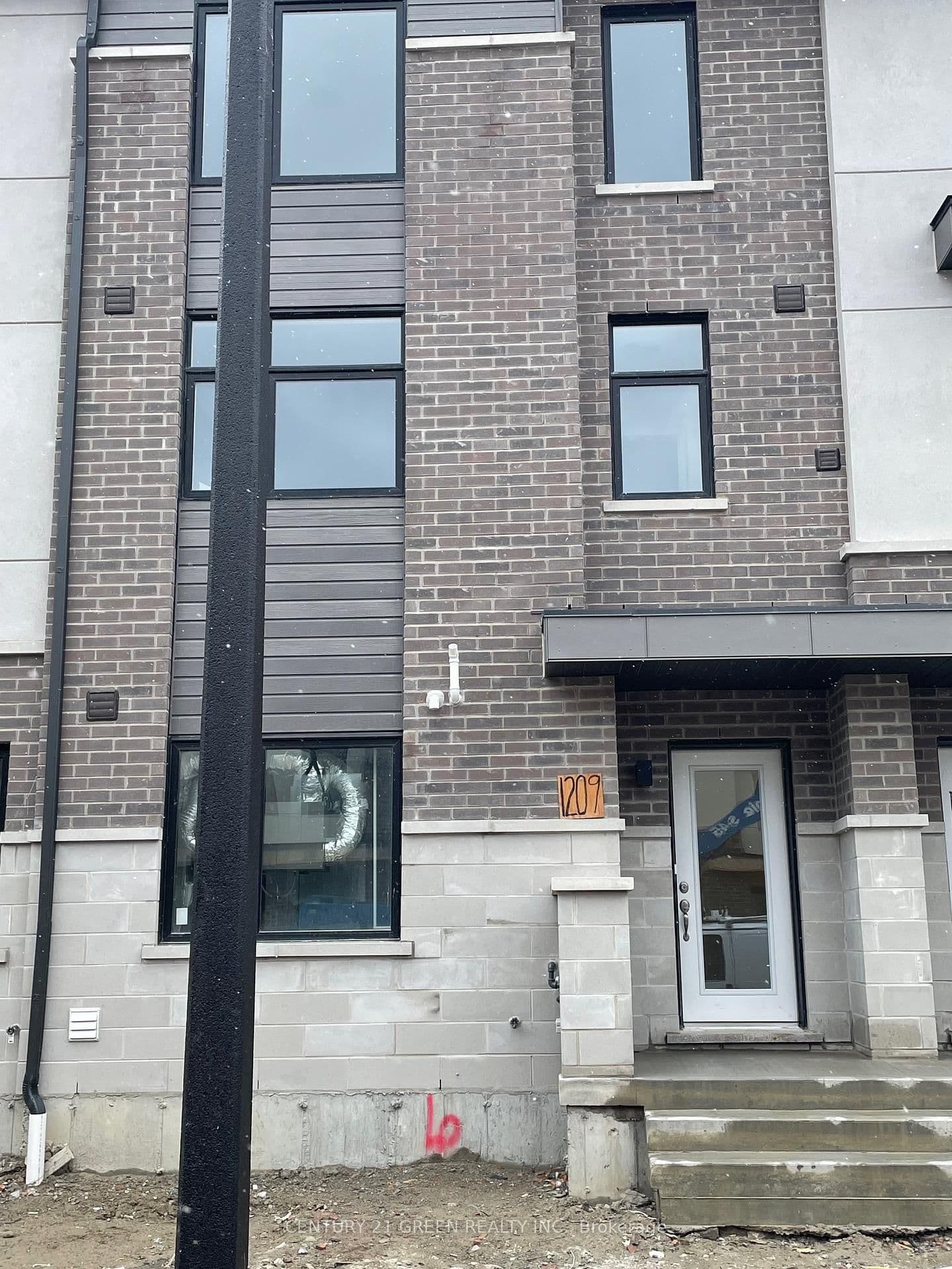 1695 Dersan Street, Unit 1102