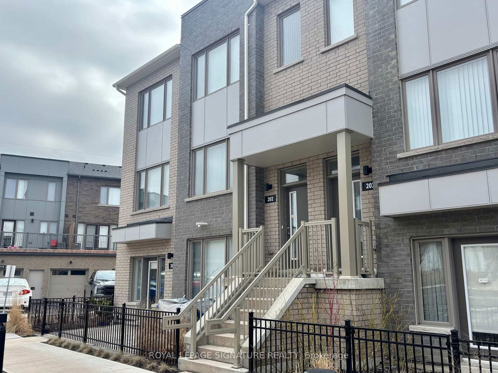 1525 Kingston Road, Unit 810