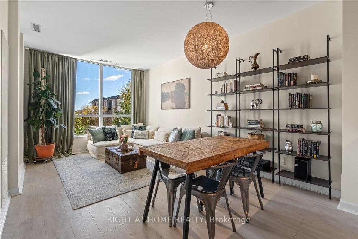 8 Trent Avenue, Unit 210