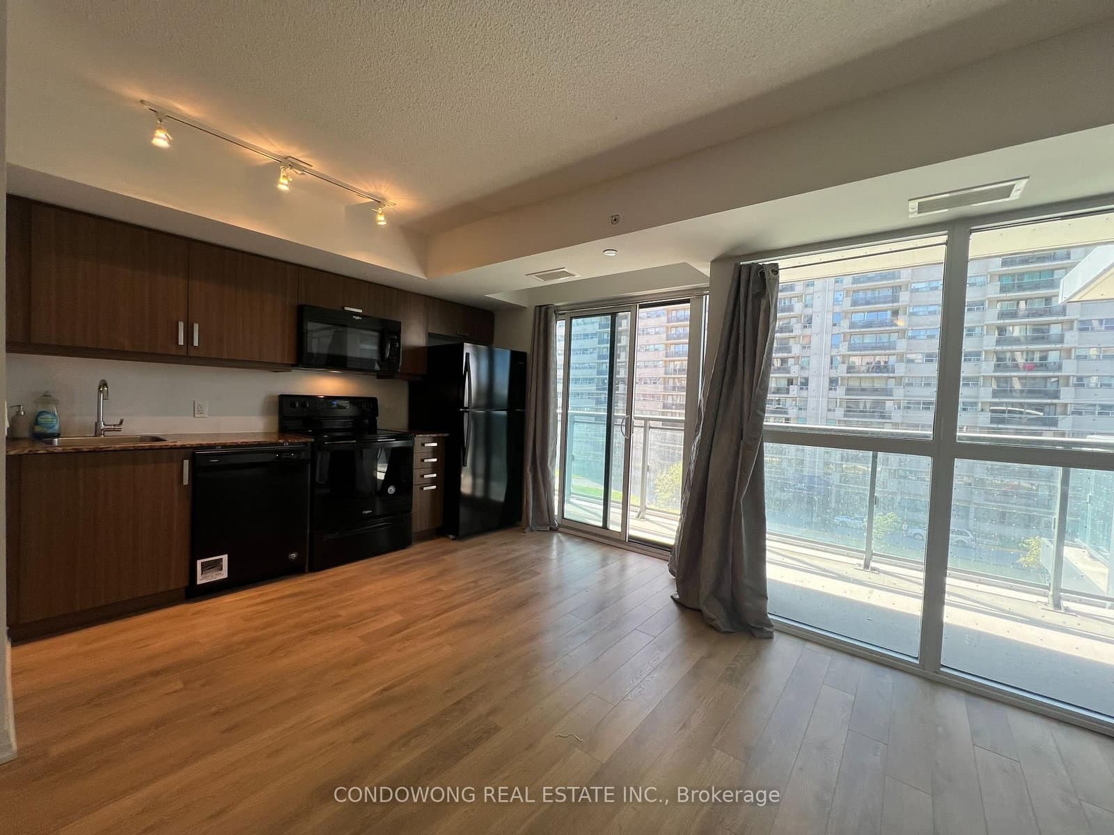 30 Meadowglen Place, Unit 408