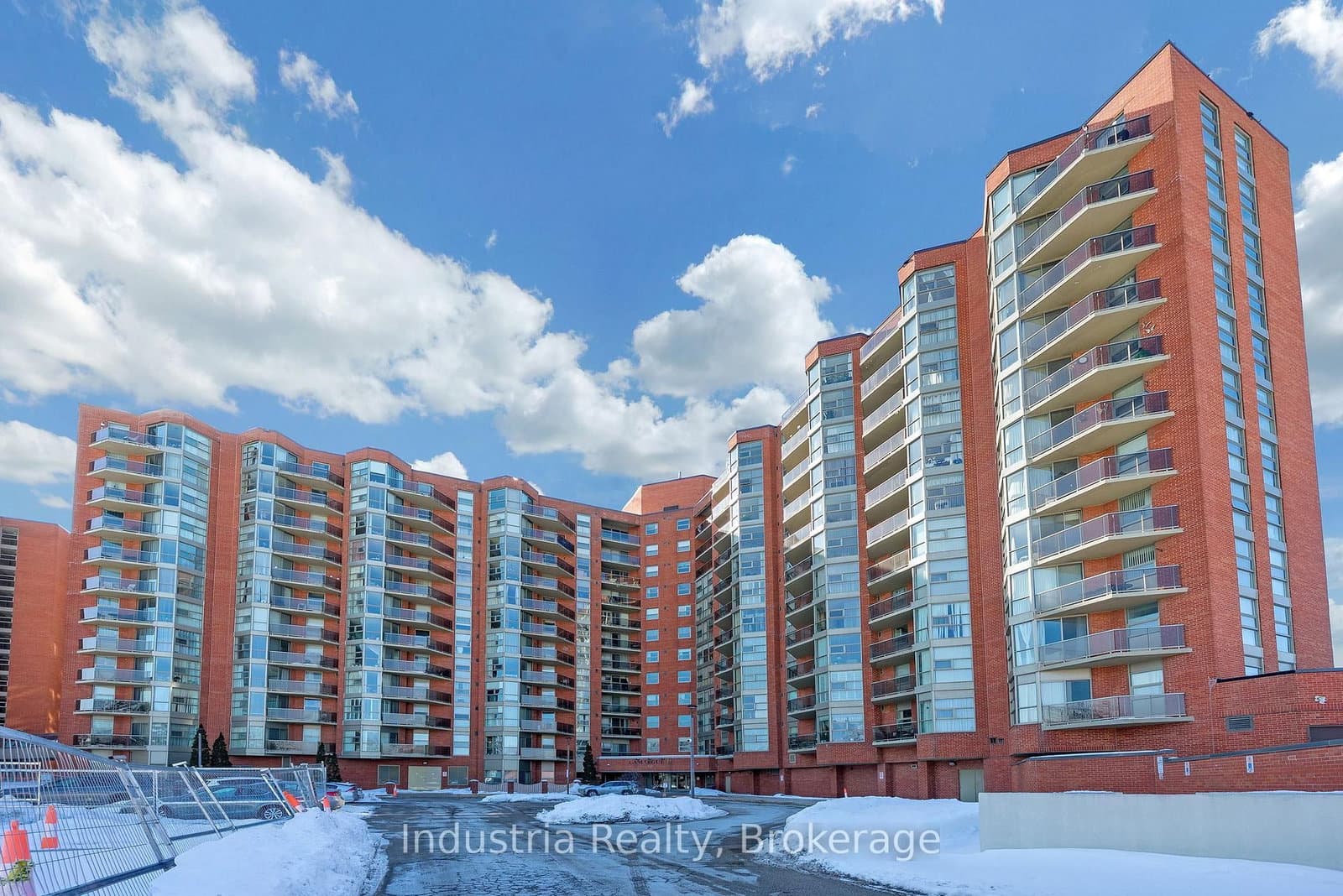 #204 - 10 Dean Park Road