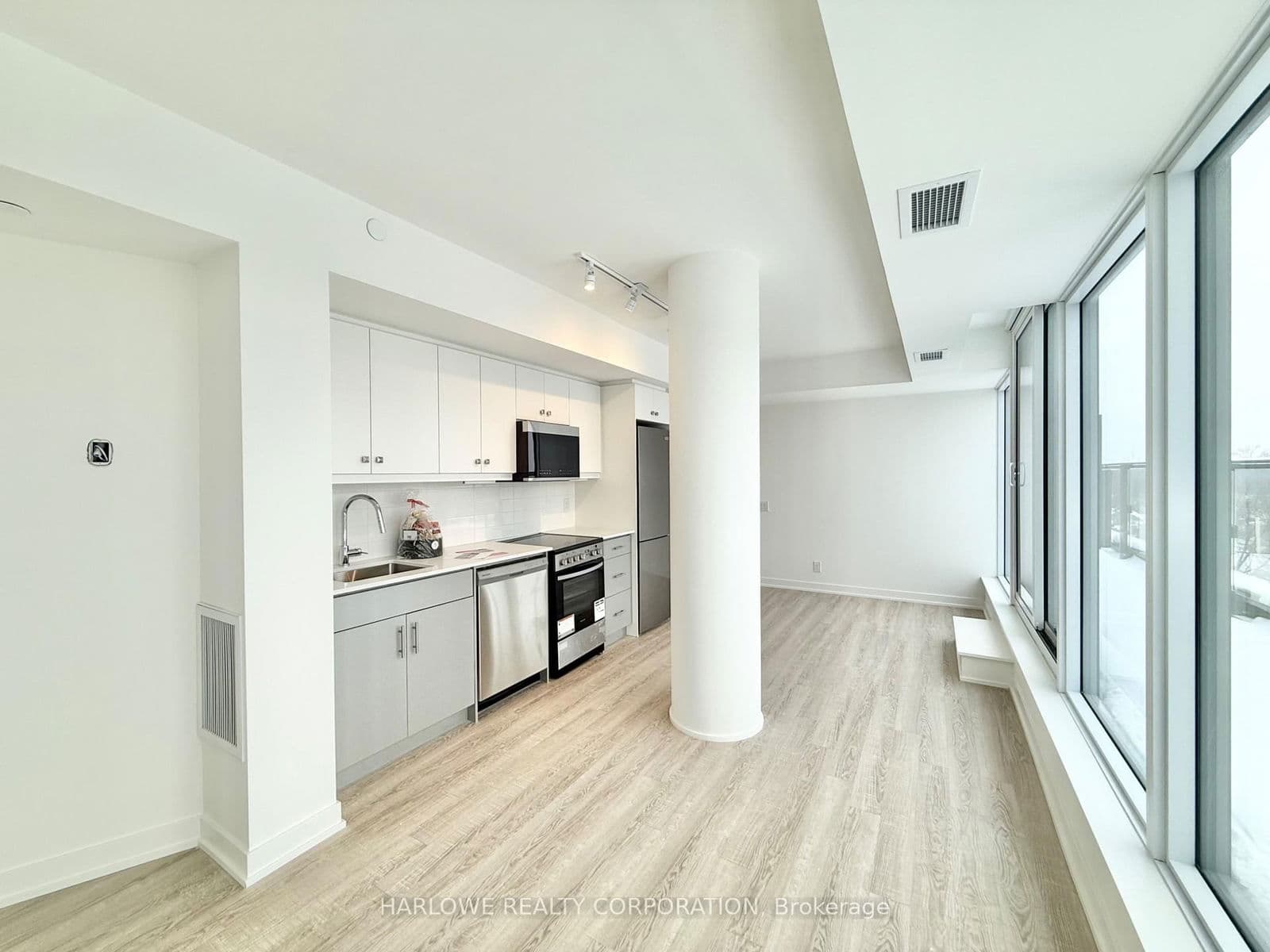 2 Manderley Drive, Unit 808