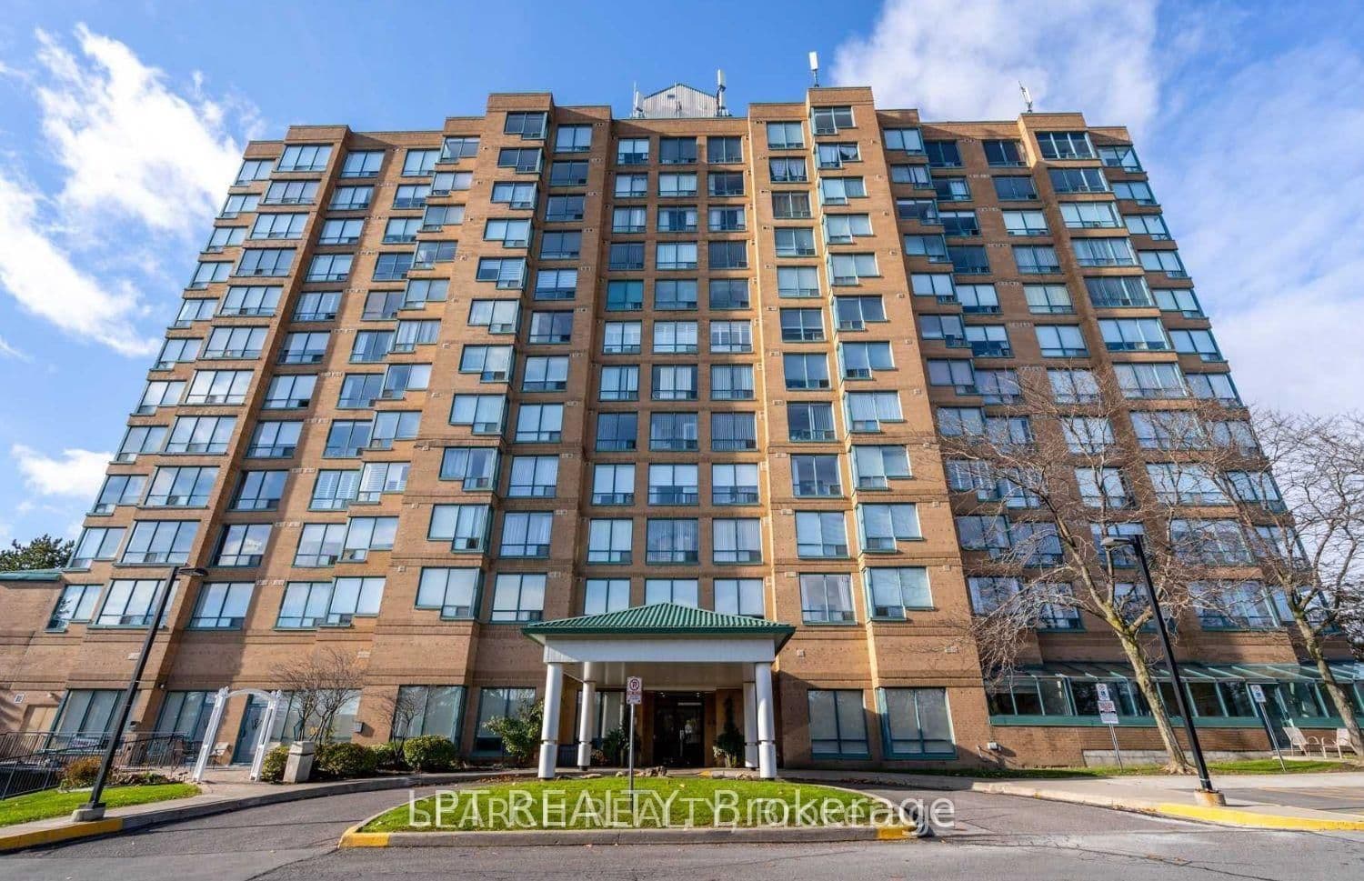#505 - 711 Rossland Road E