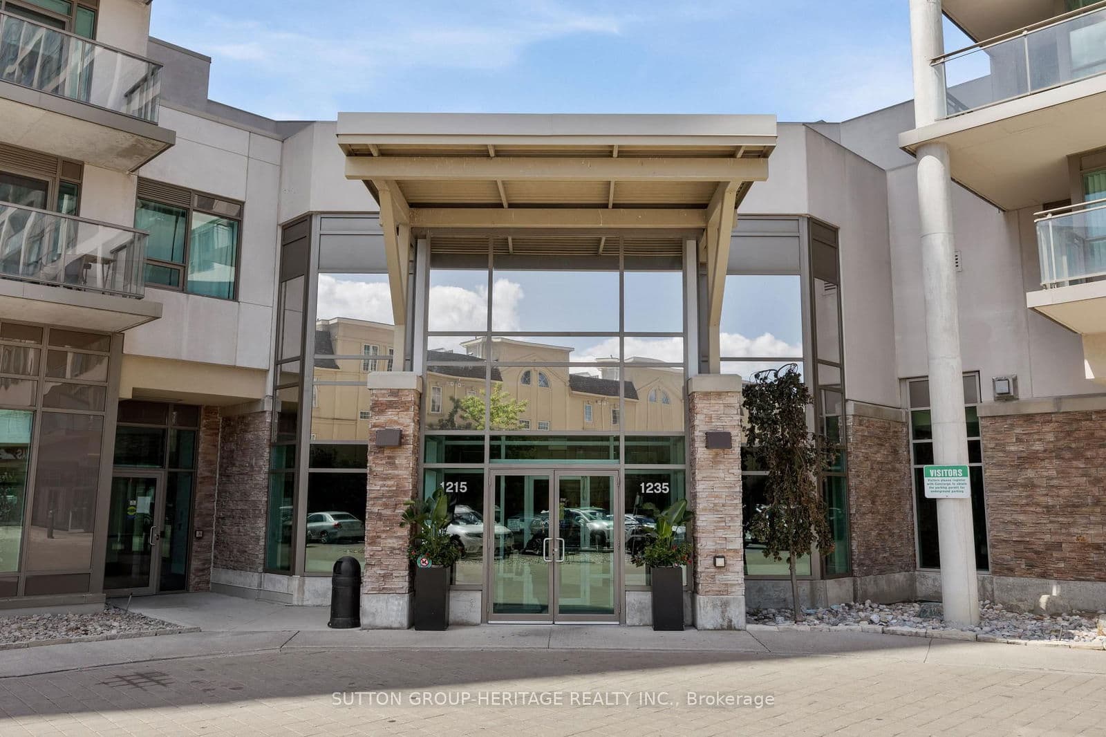 #1415 - 1235 Bayly Street