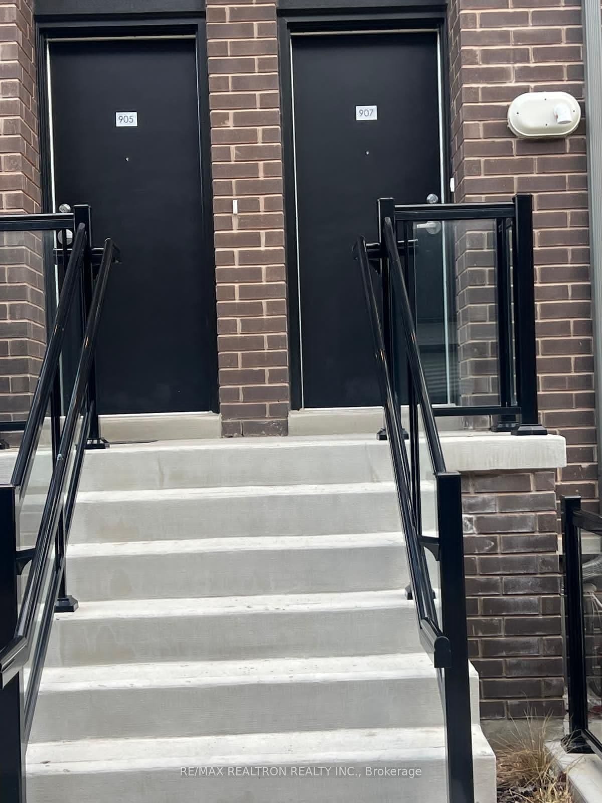 1695 DERSAN Street S, Unit 907