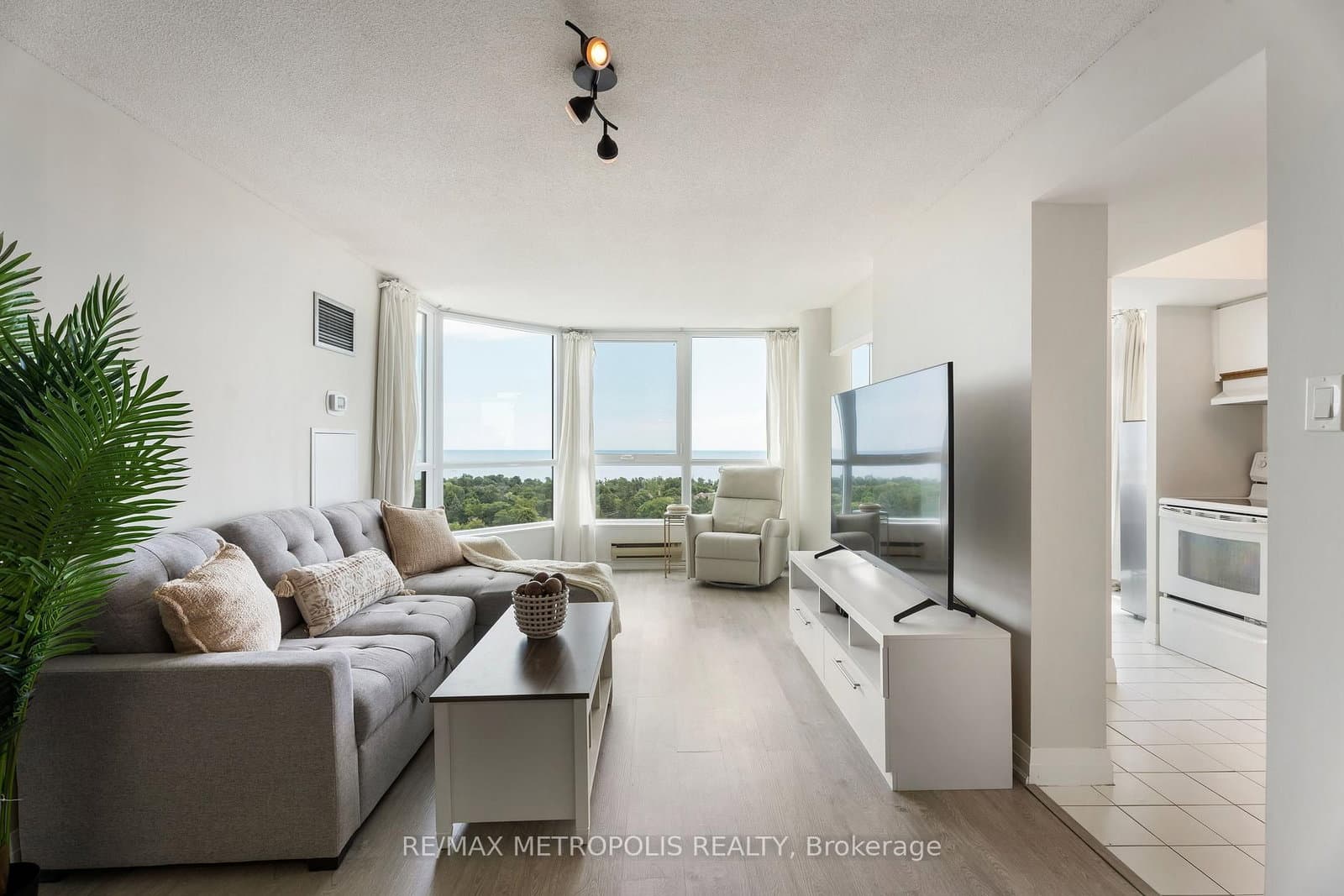 #1707 - 3233 Eglinton Avenue E