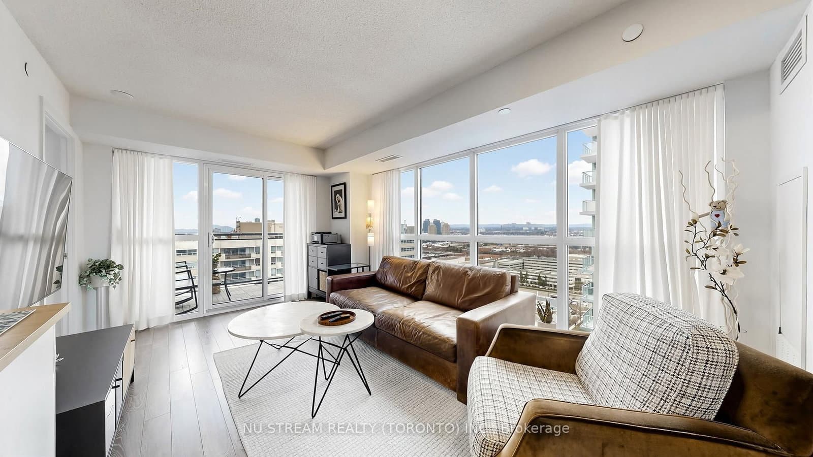 #2109 - 20 Meadowglen Place