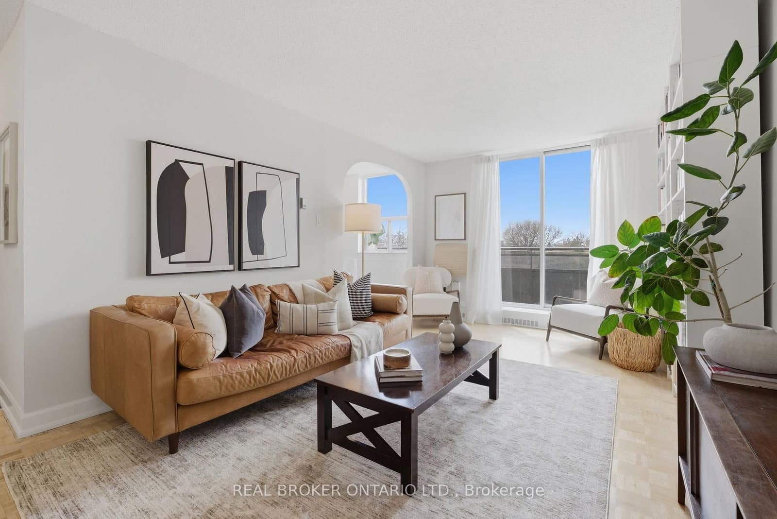 #306 - 1071 Woodbine Avenue