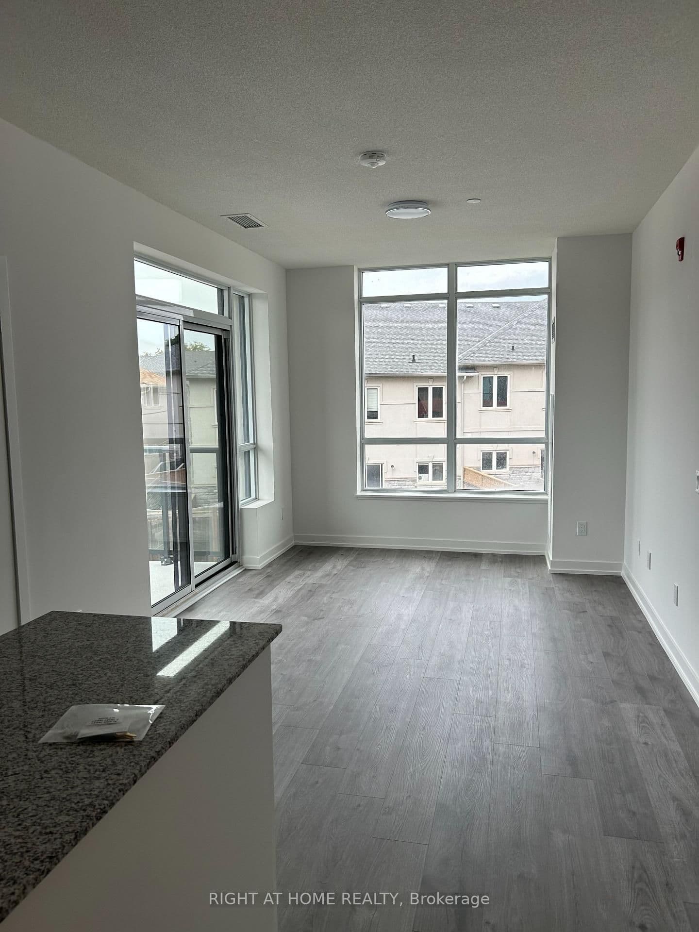 1010 Dundas Street E, Unit 219