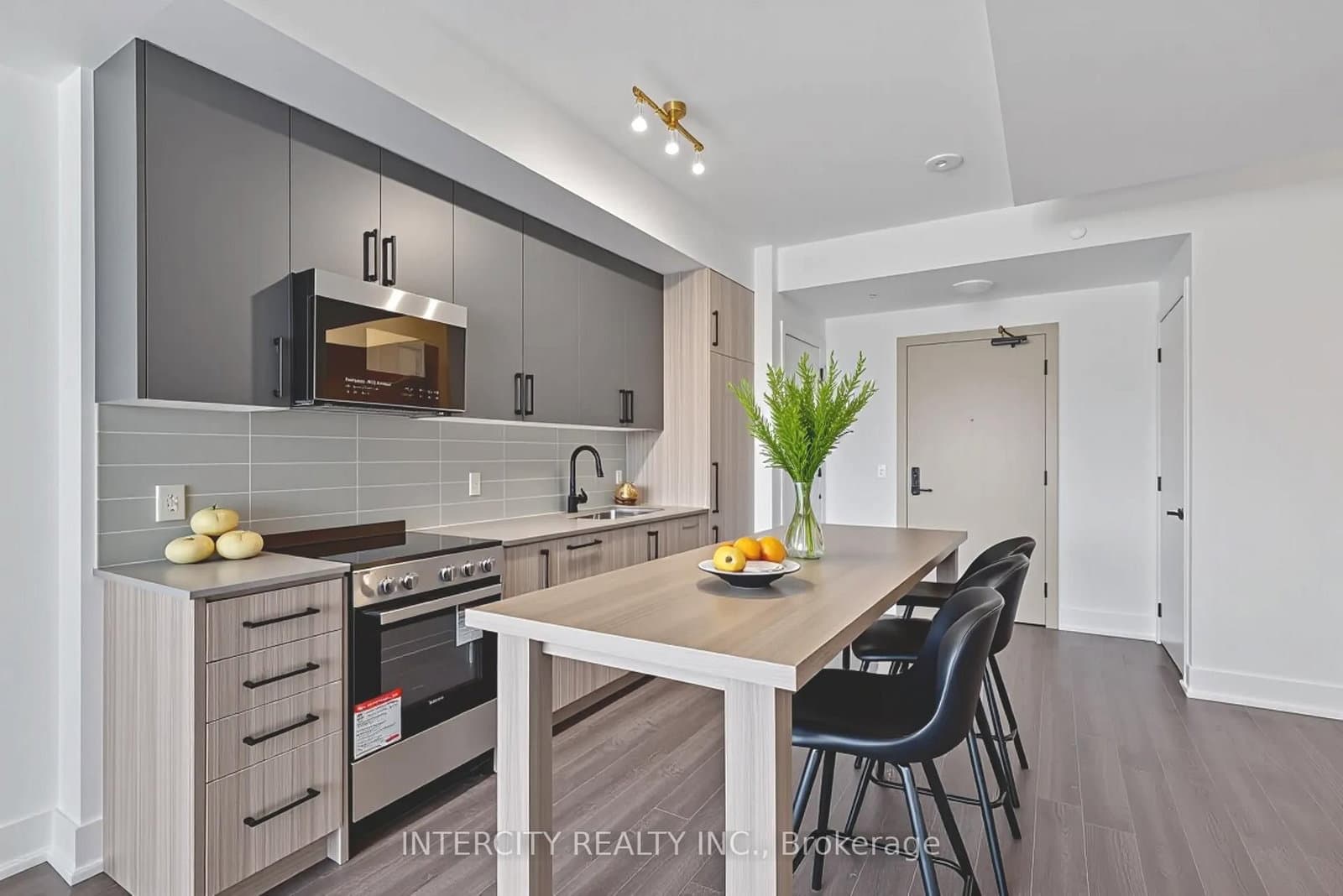 2075 King Road, Unit 233