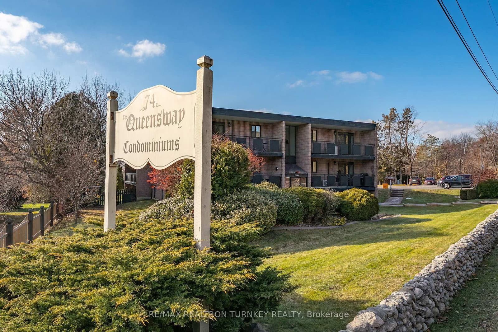 #102 - 74 The Queensway S