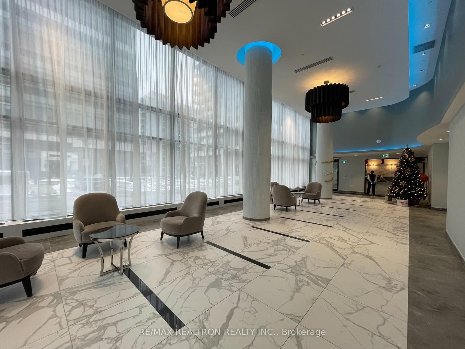 #LPH12 - 95 Oneida Crescent N