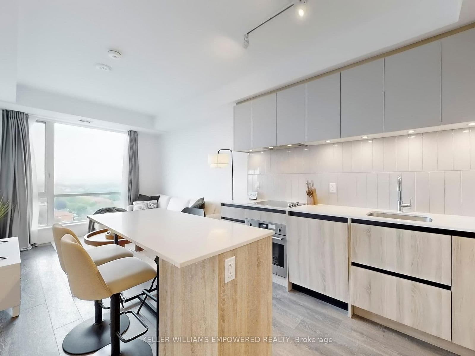 #1106 - 7950 Bathurst Street