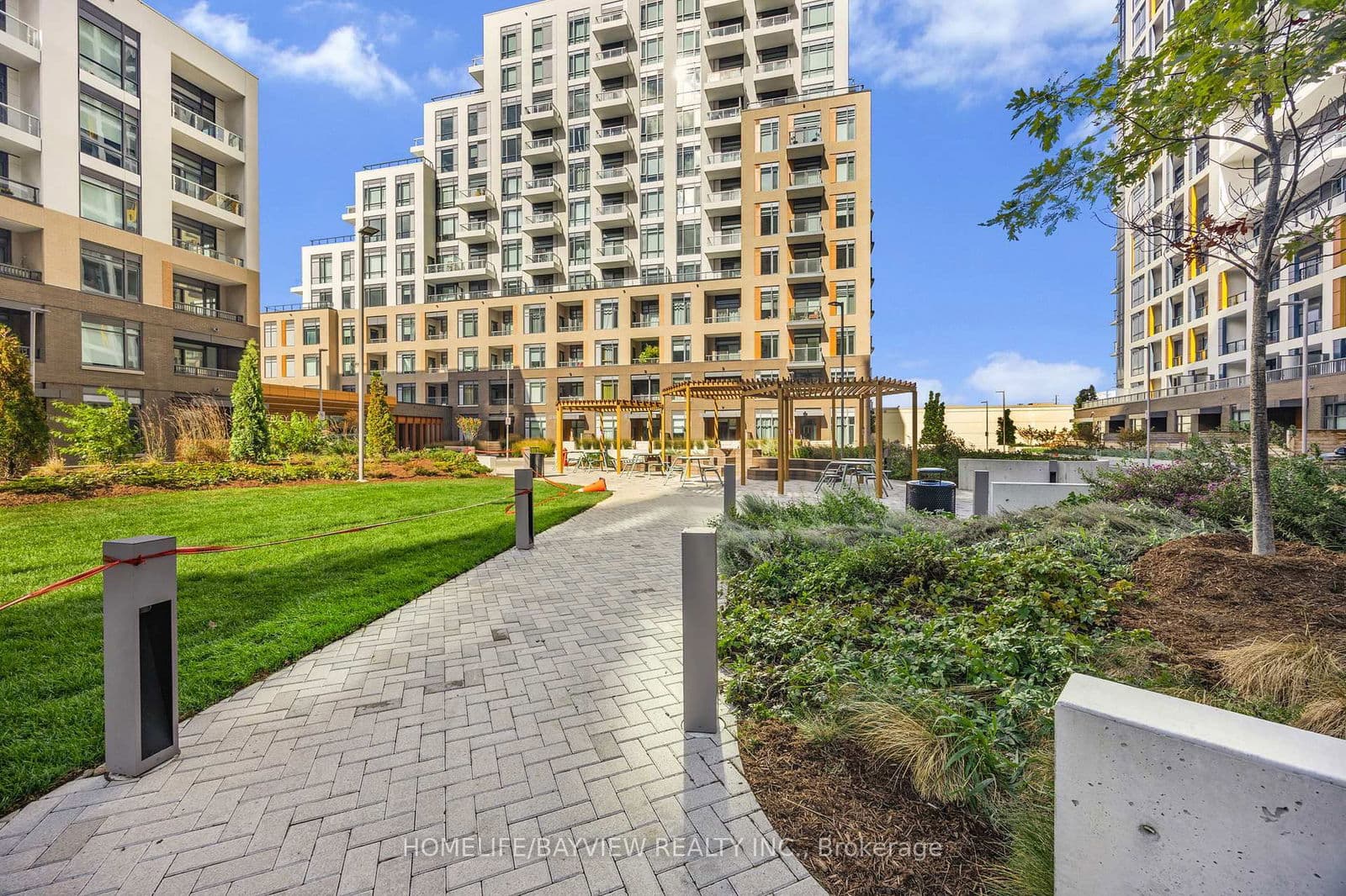 #617 - 7950 Bathurst Street