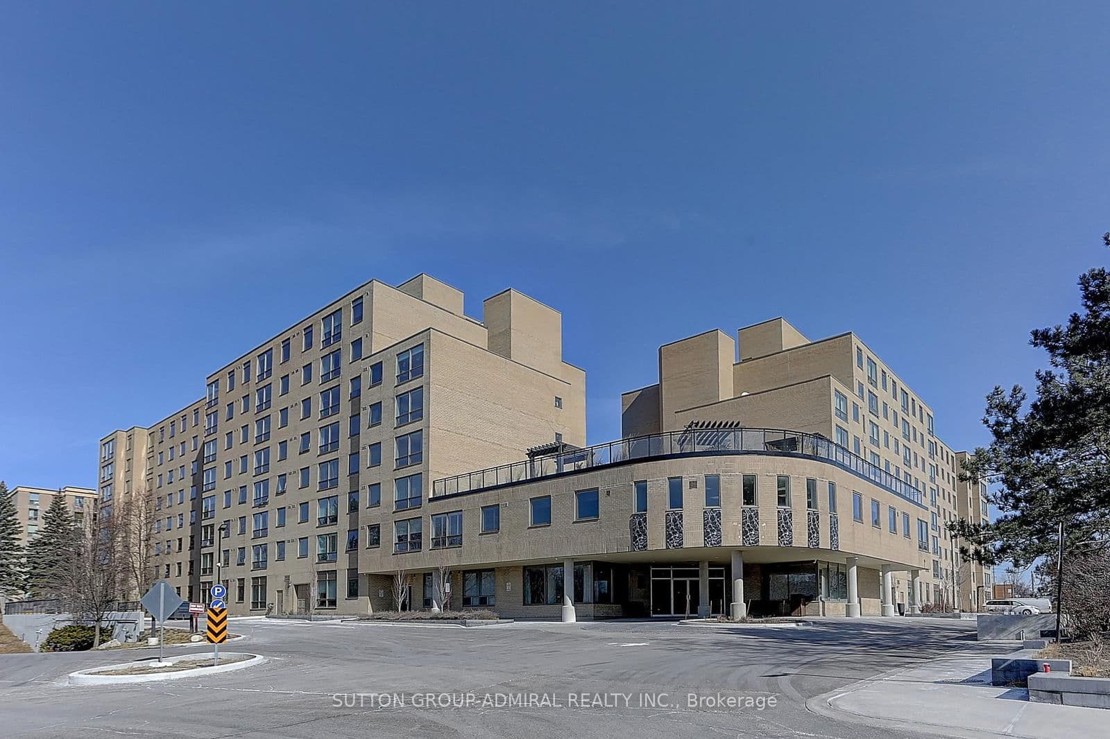 #416 - 326 Major Mackenzie Drive E