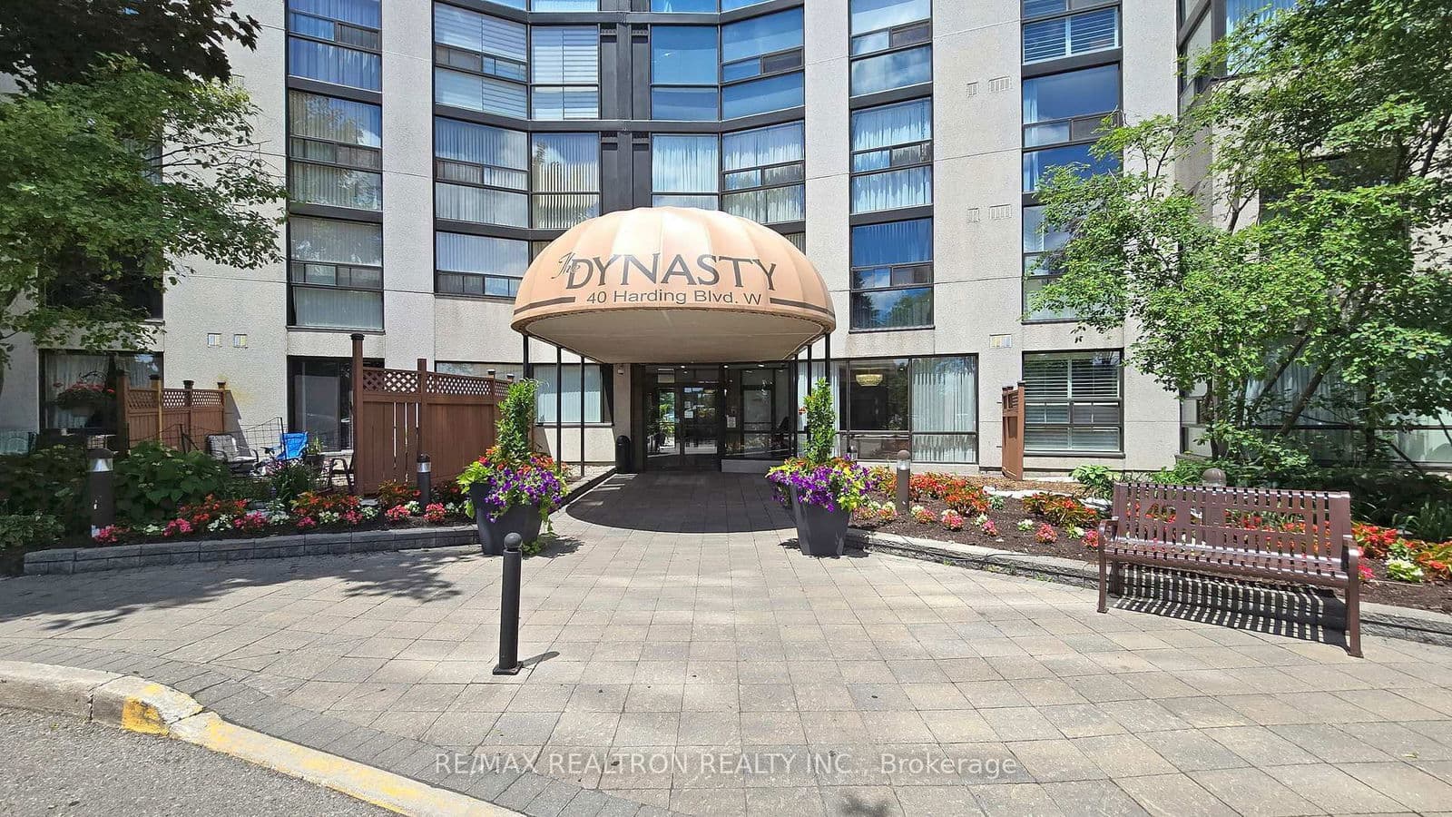 #404 - 40 Harding Boulevard W