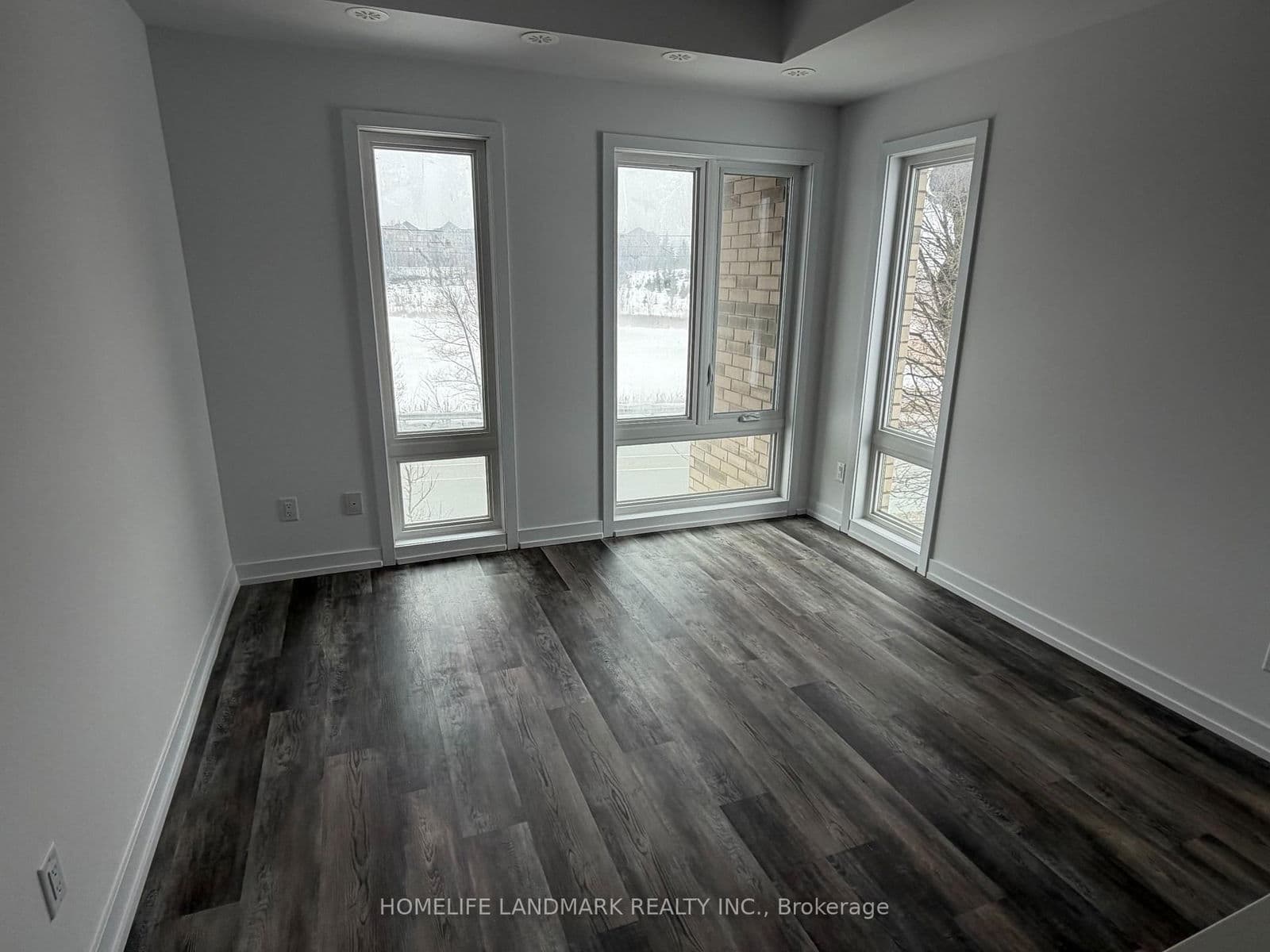 51 Jefferson Side Road, Unit 102