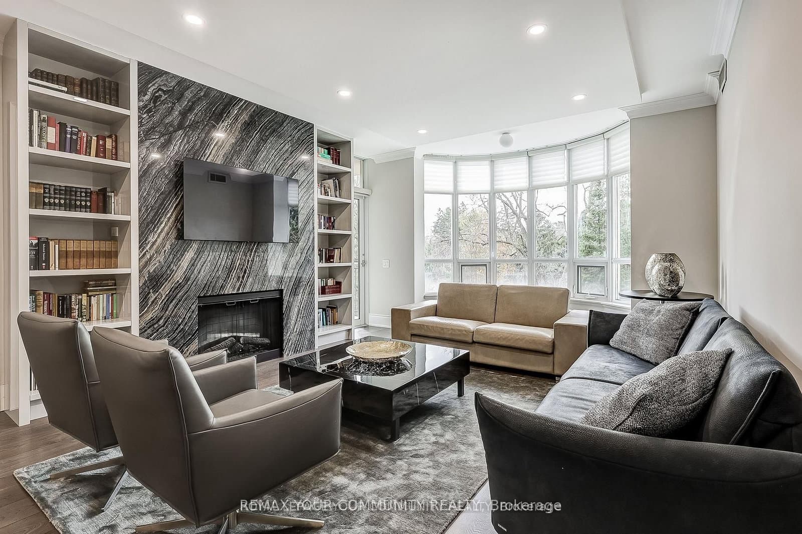 #304 - 7071 Bayview Avenue