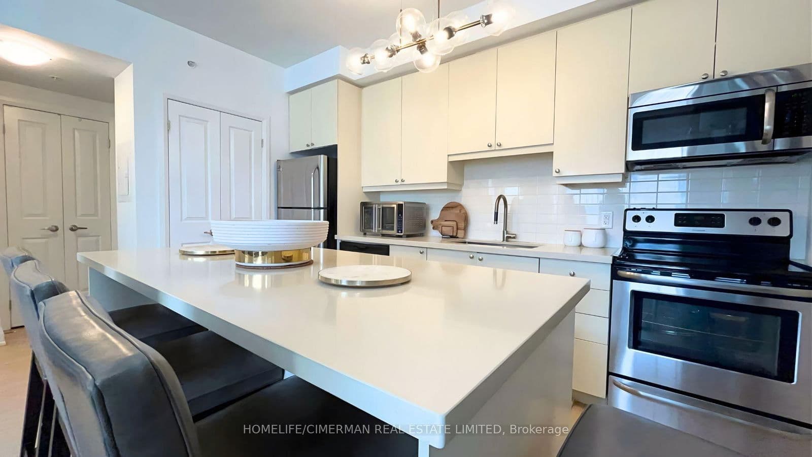 #118 - 12 Woodstream Boulevard