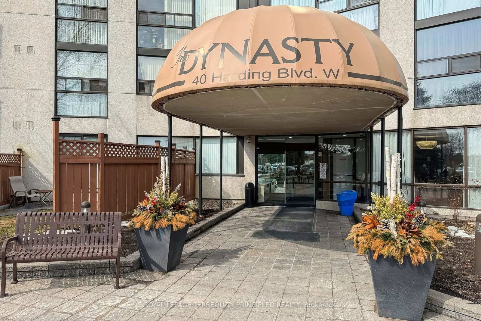 #1001 - 40 Harding Boulevard W