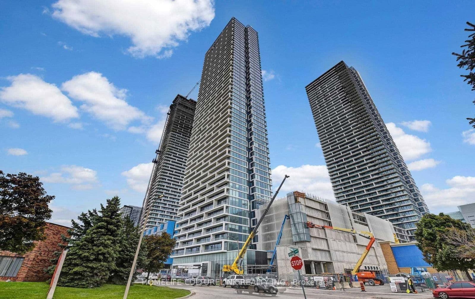 #5812 - 5 Buttermill Avenue