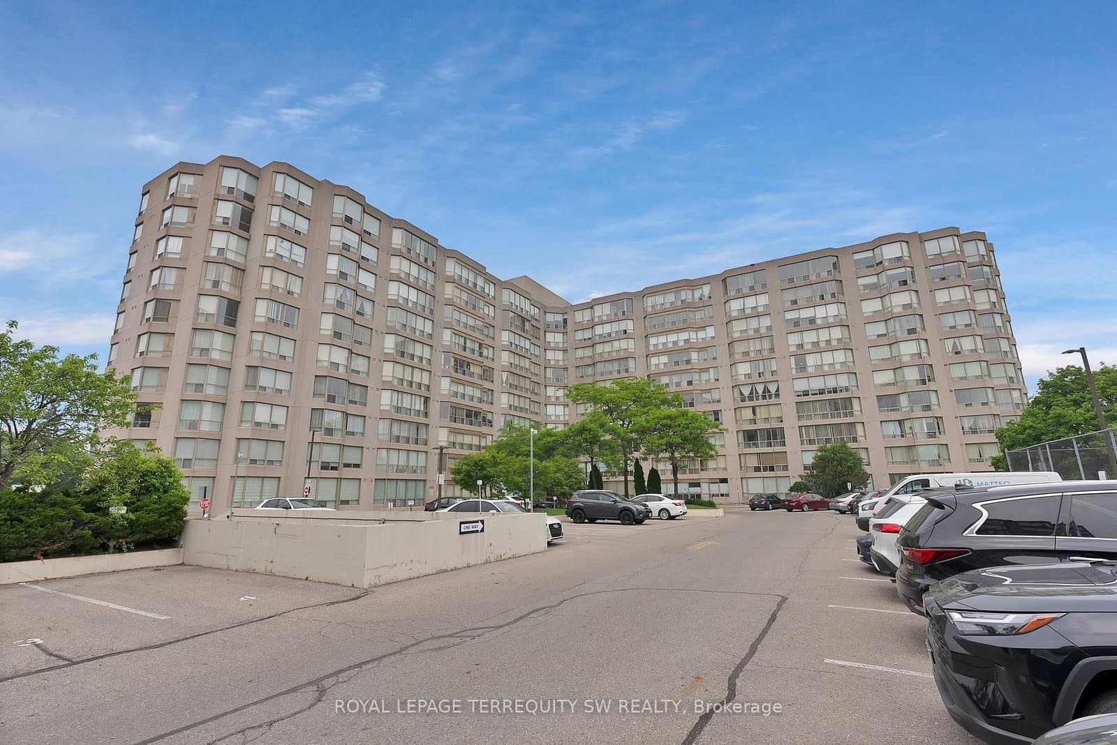 #113 - 309 Major Mackenzie Drive E