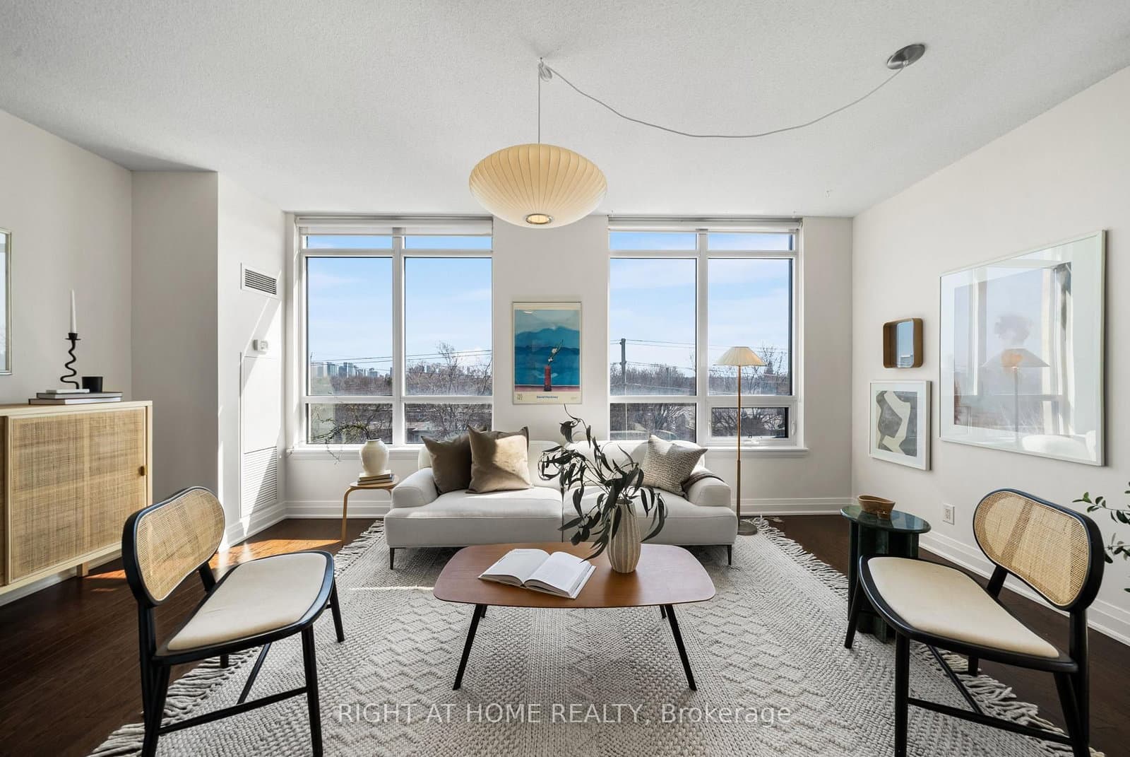 #611 - 520 Steeles Avenue W