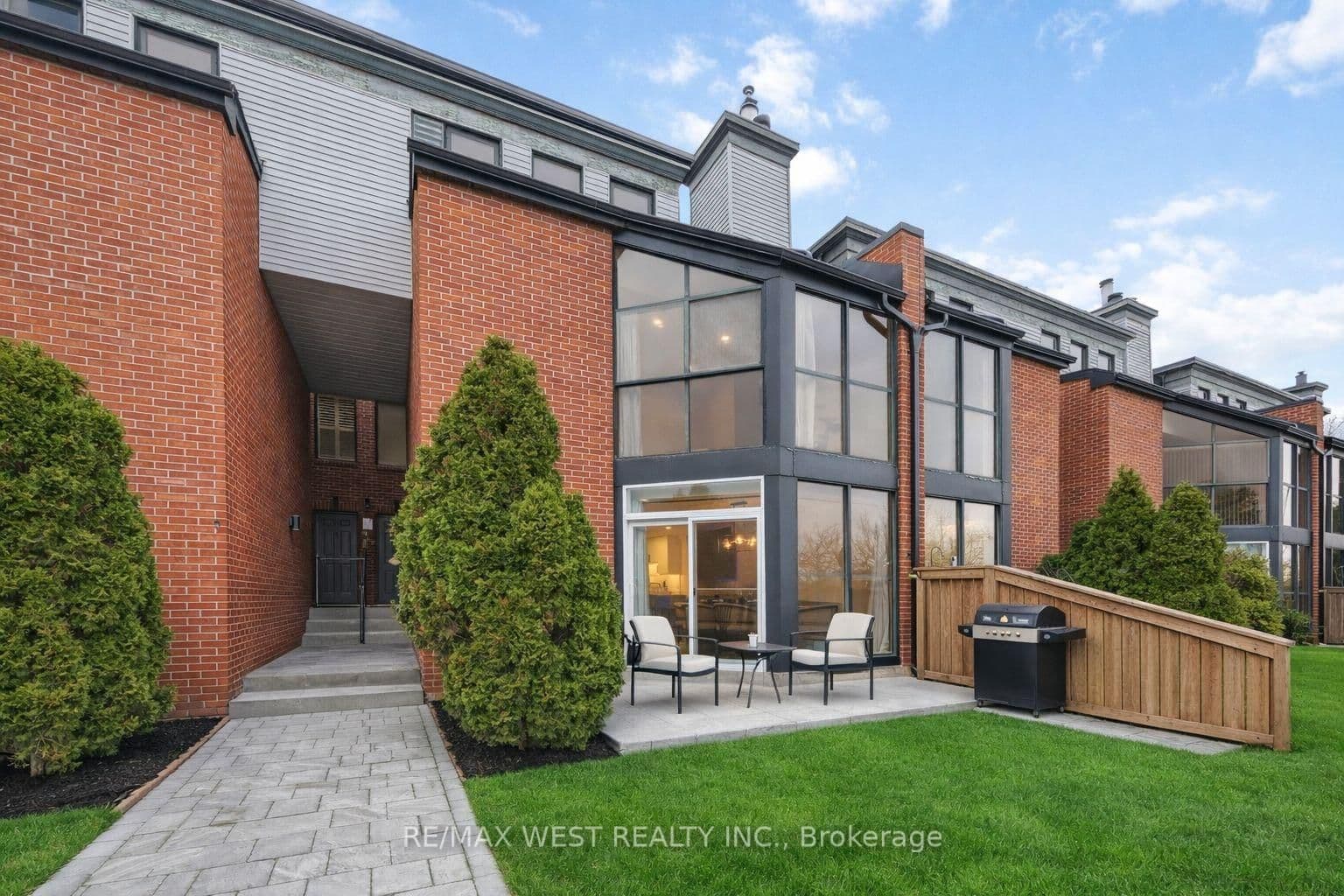 #TH #10 - 100 Arbors Lane