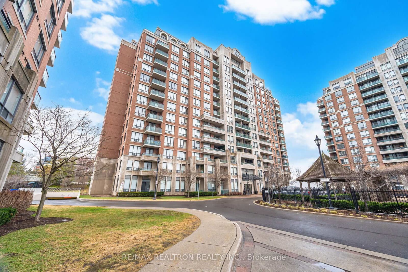 #411 - 330 Red Maple Road