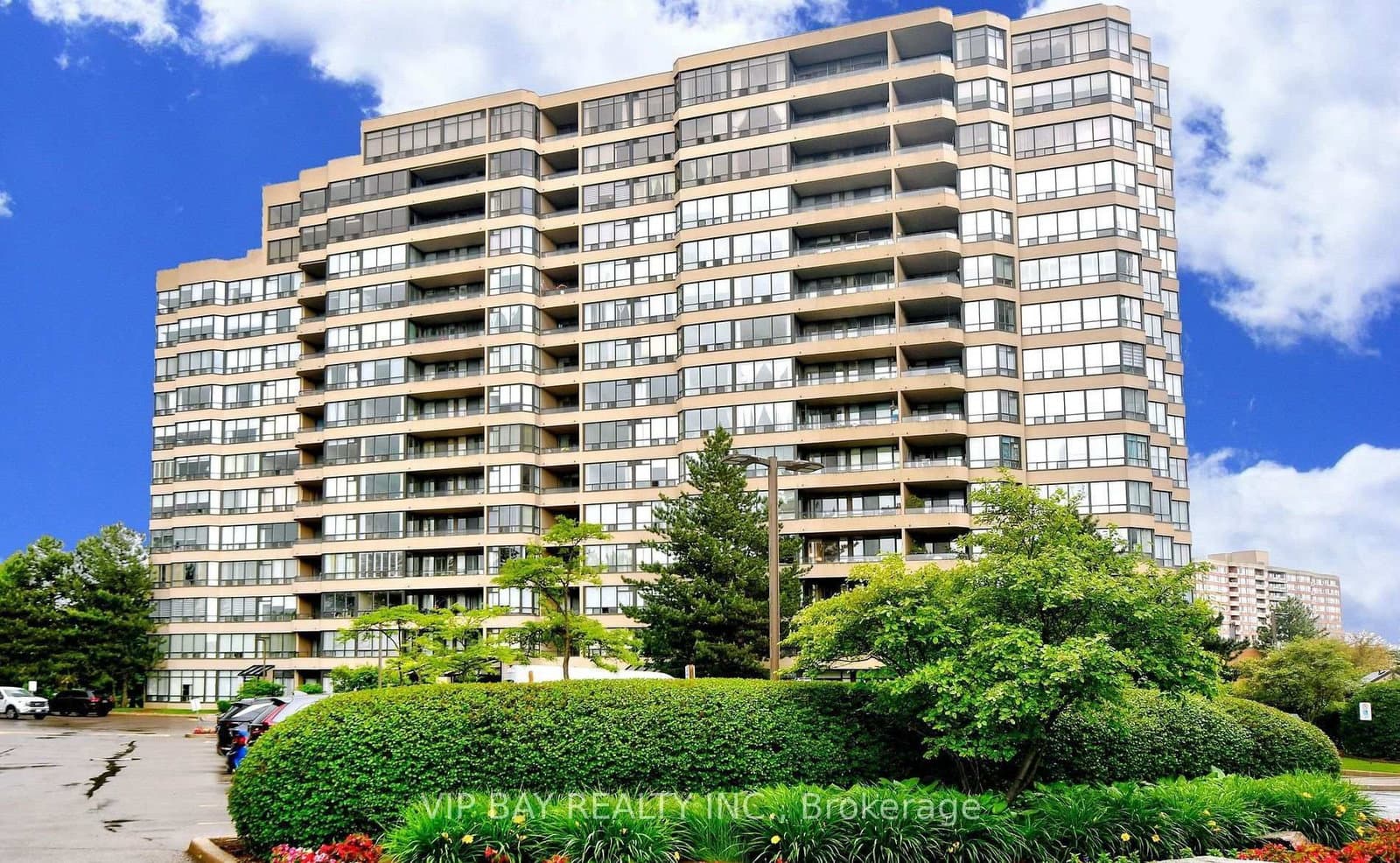 #524 - 32 Clarissa Drive