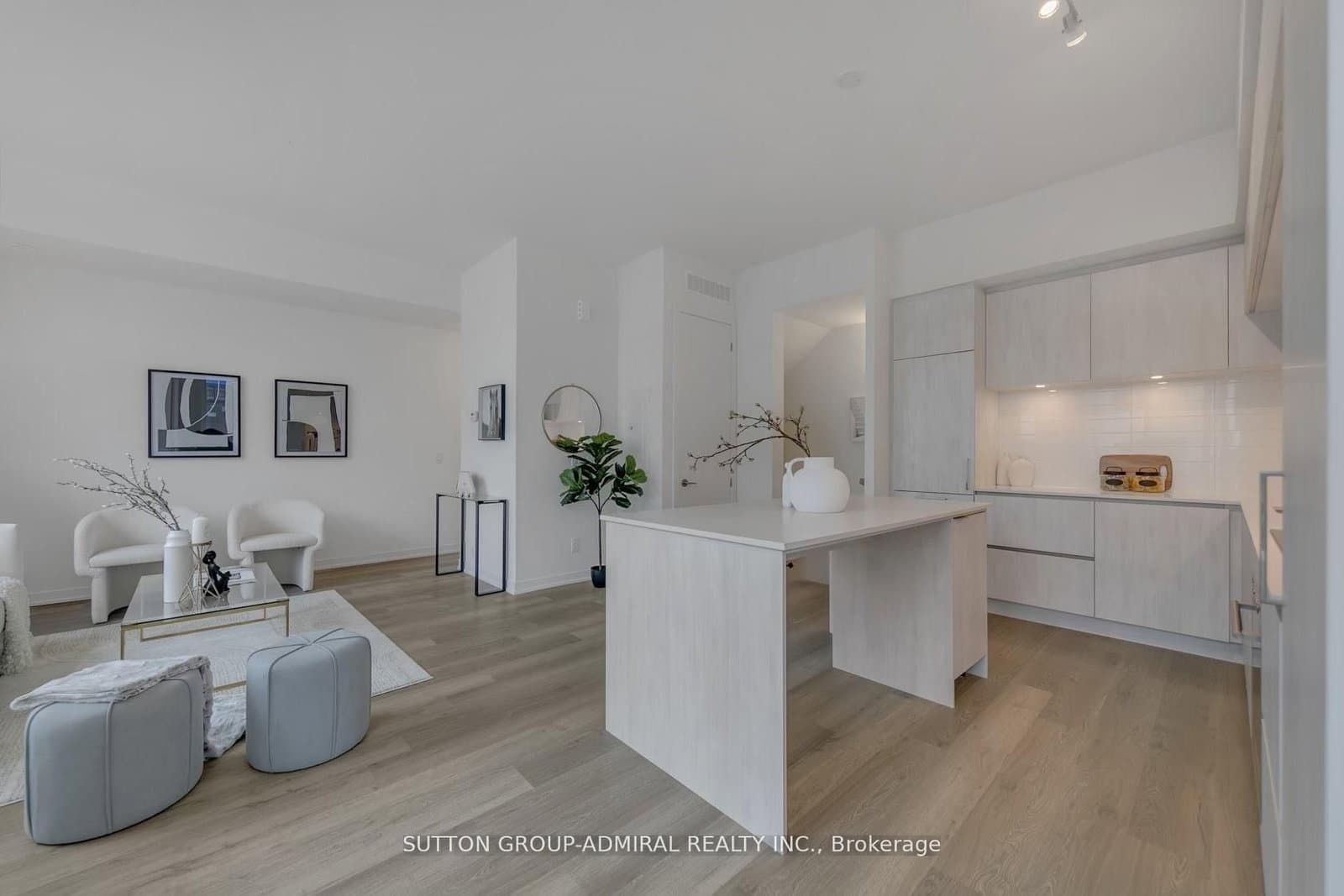 10 Steckley House Lane, Unit 107