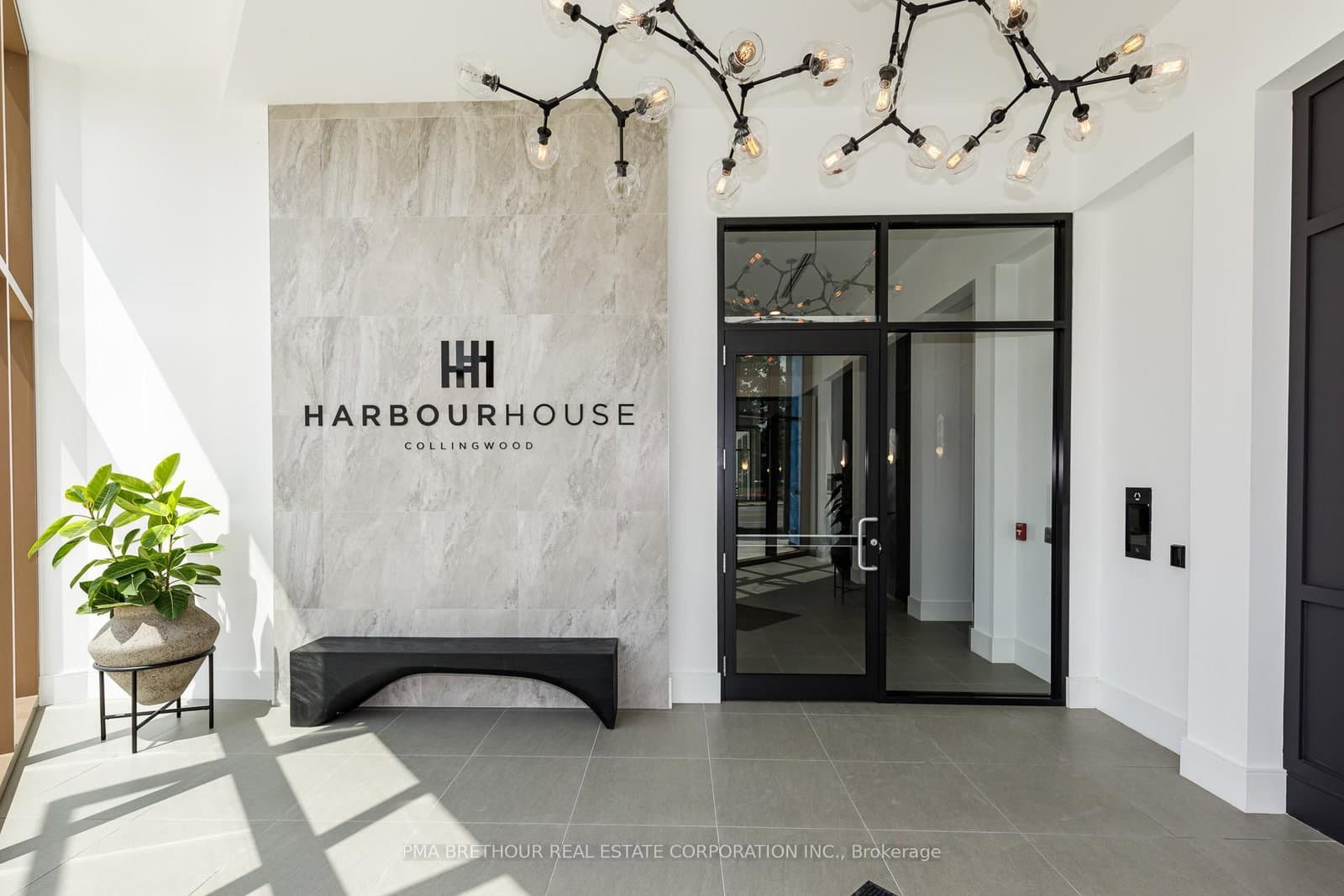 31 Huron Street, Unit 403