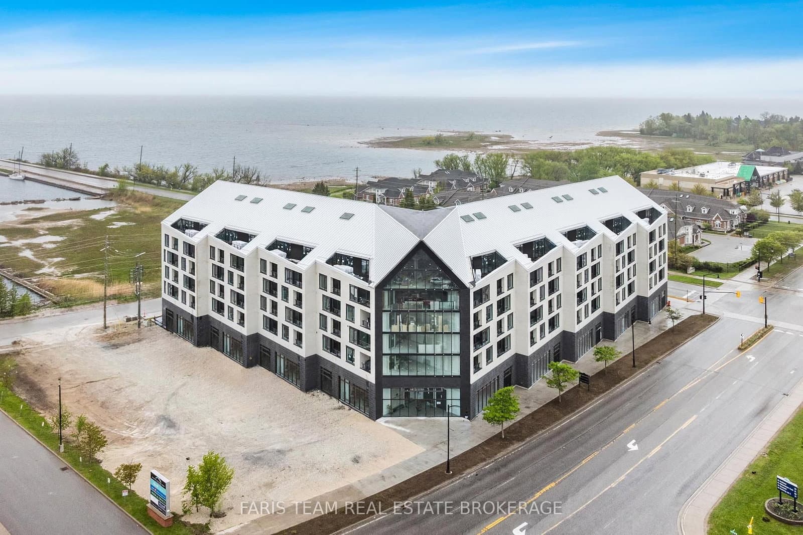 31 Huron Street, Unit 325