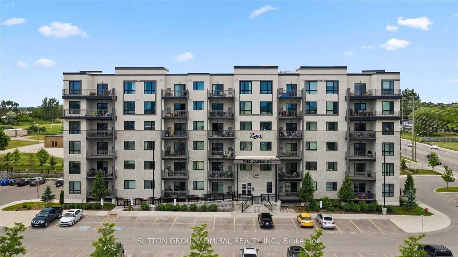 295 Cundles Road E, Unit 301