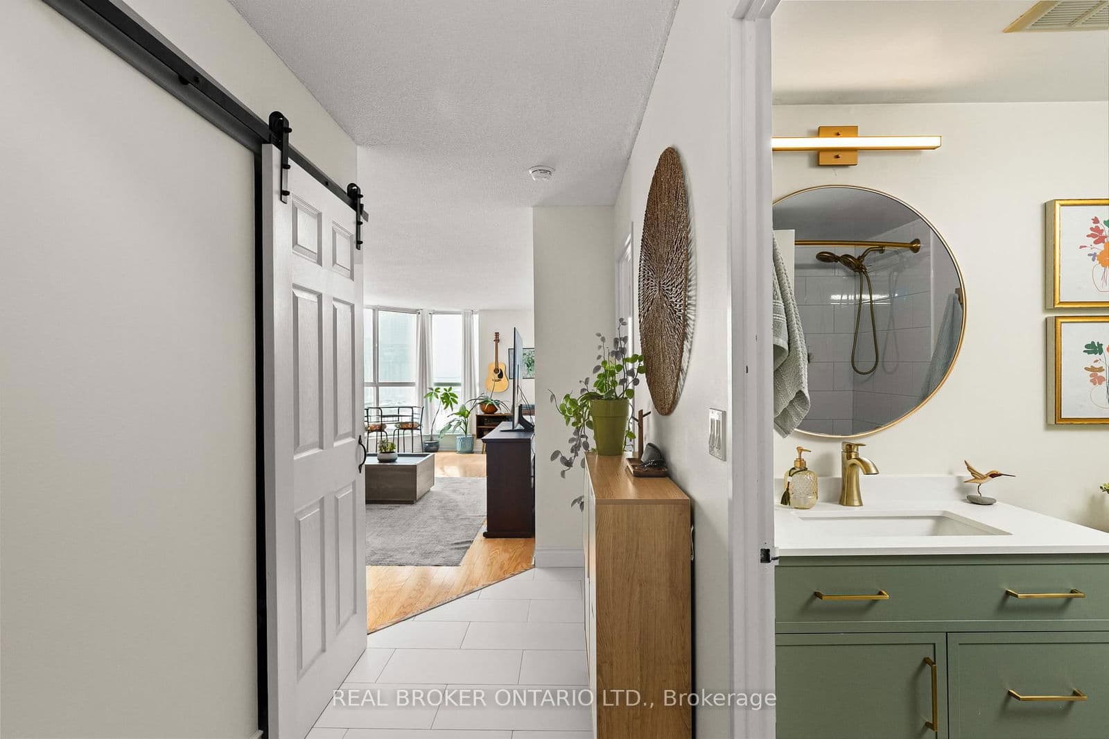 #504 - 140 Dunlop Street E