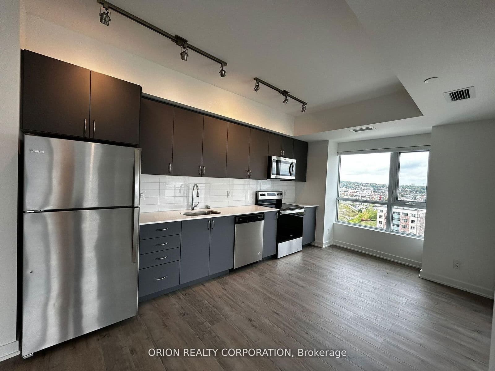 56 Lakeside Terrace, Unit 1005