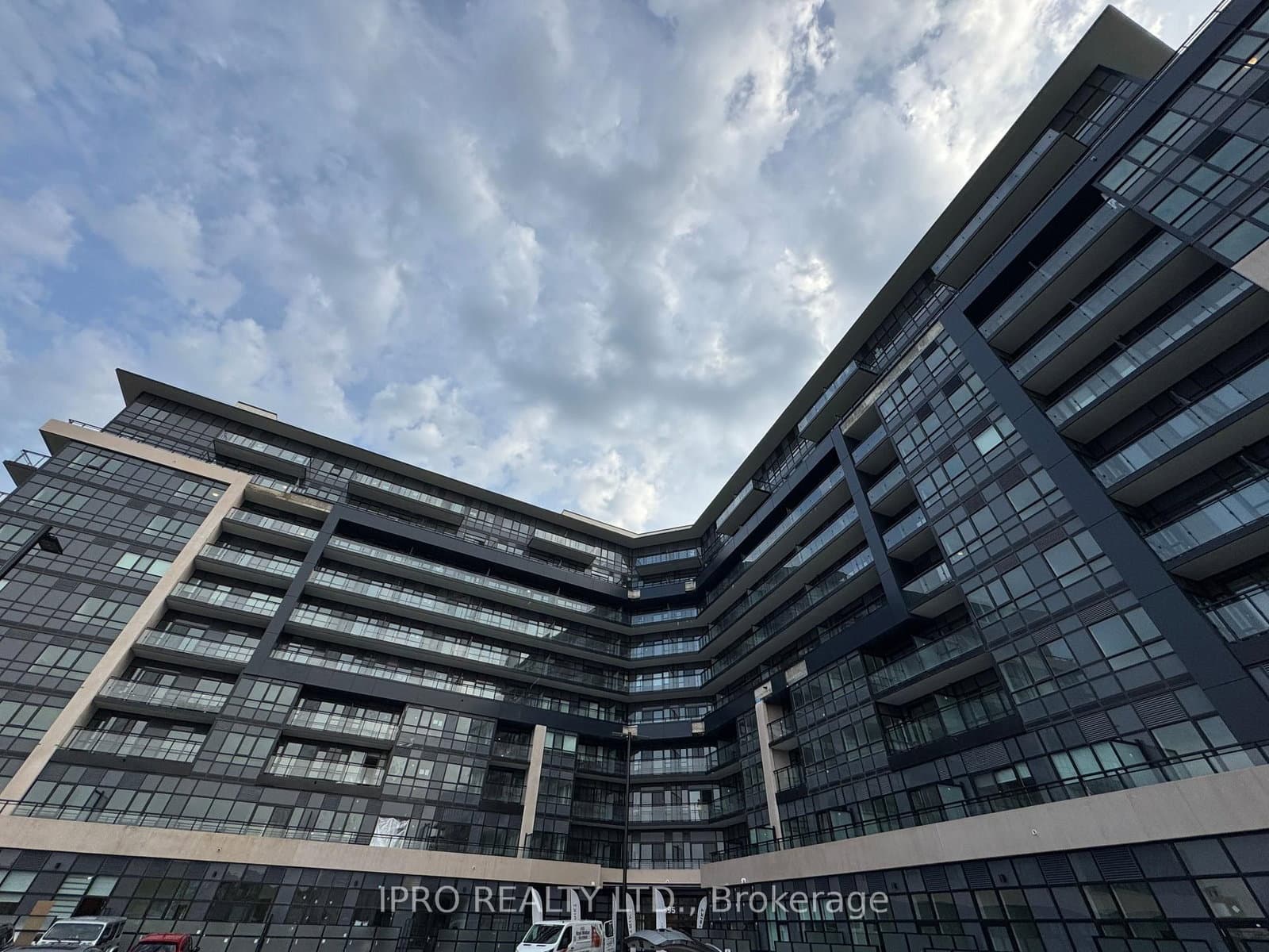 395 Dundas Street W, Unit 417