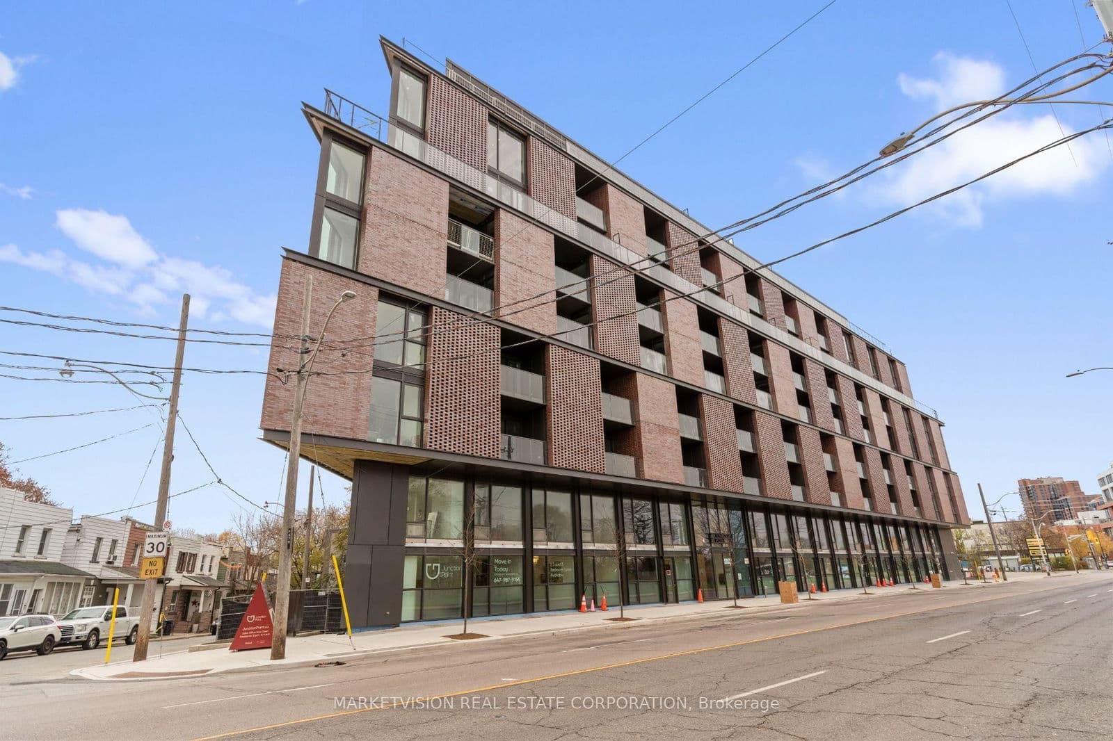 2625 Dundas Street W, Unit 806