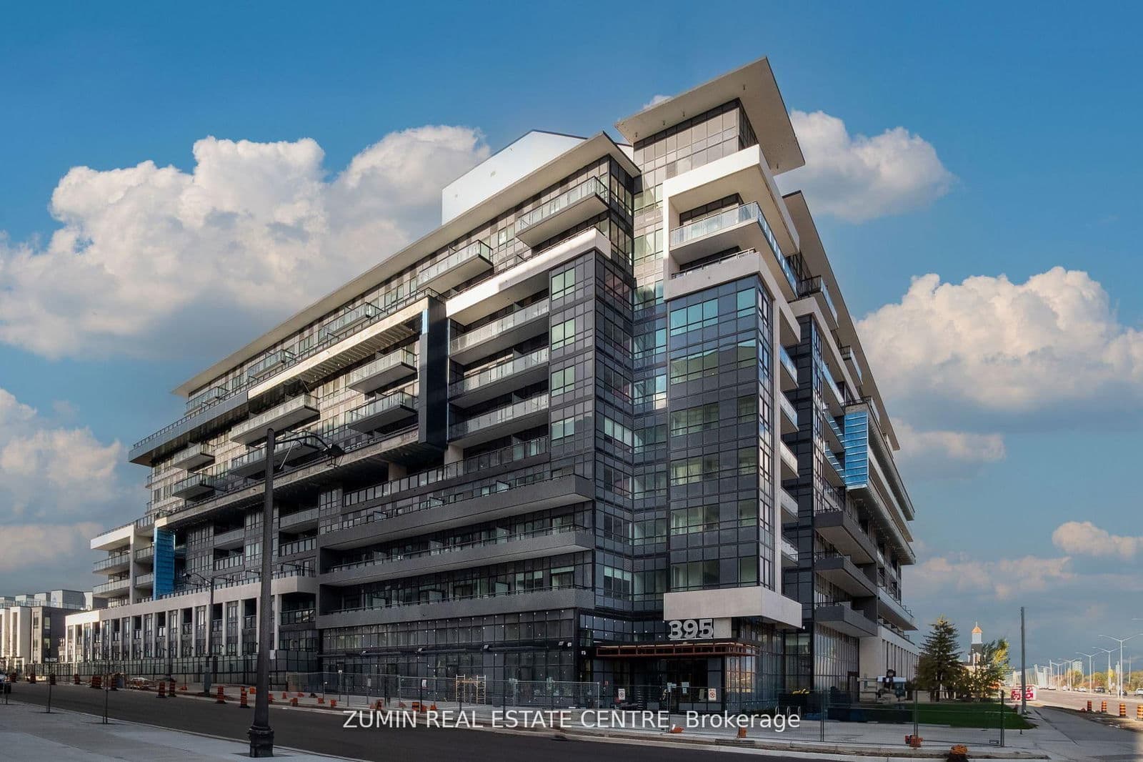 395 Dundas Street W, Unit 110