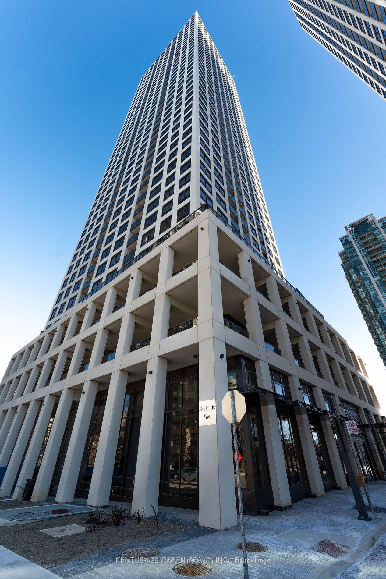 30 Elm Drive, Unit 2906