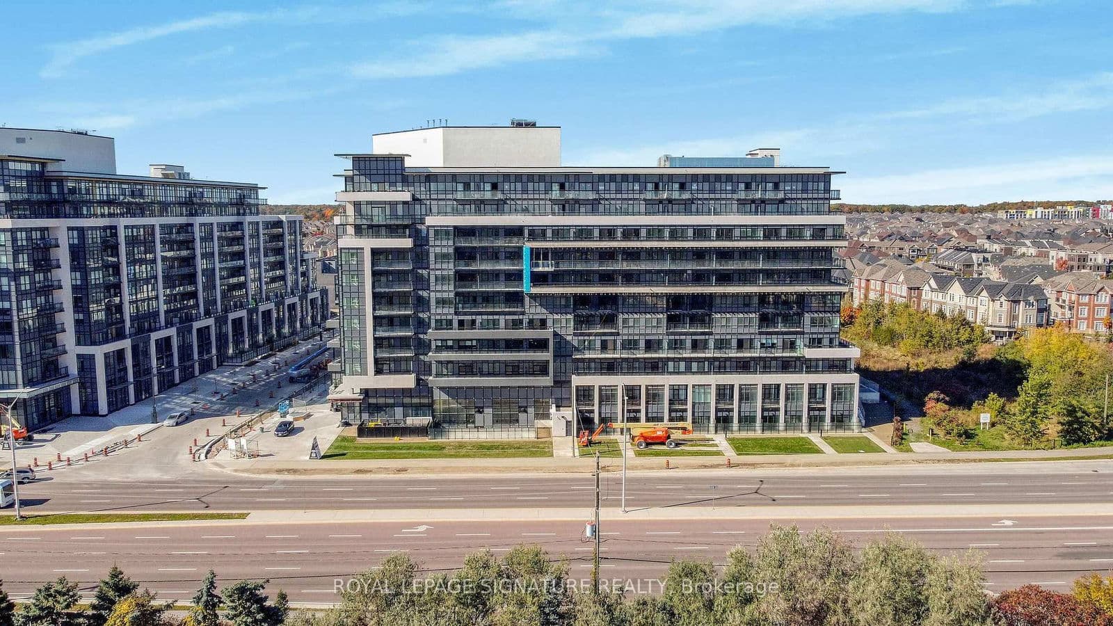 395 Dundas Street W, Unit 518
