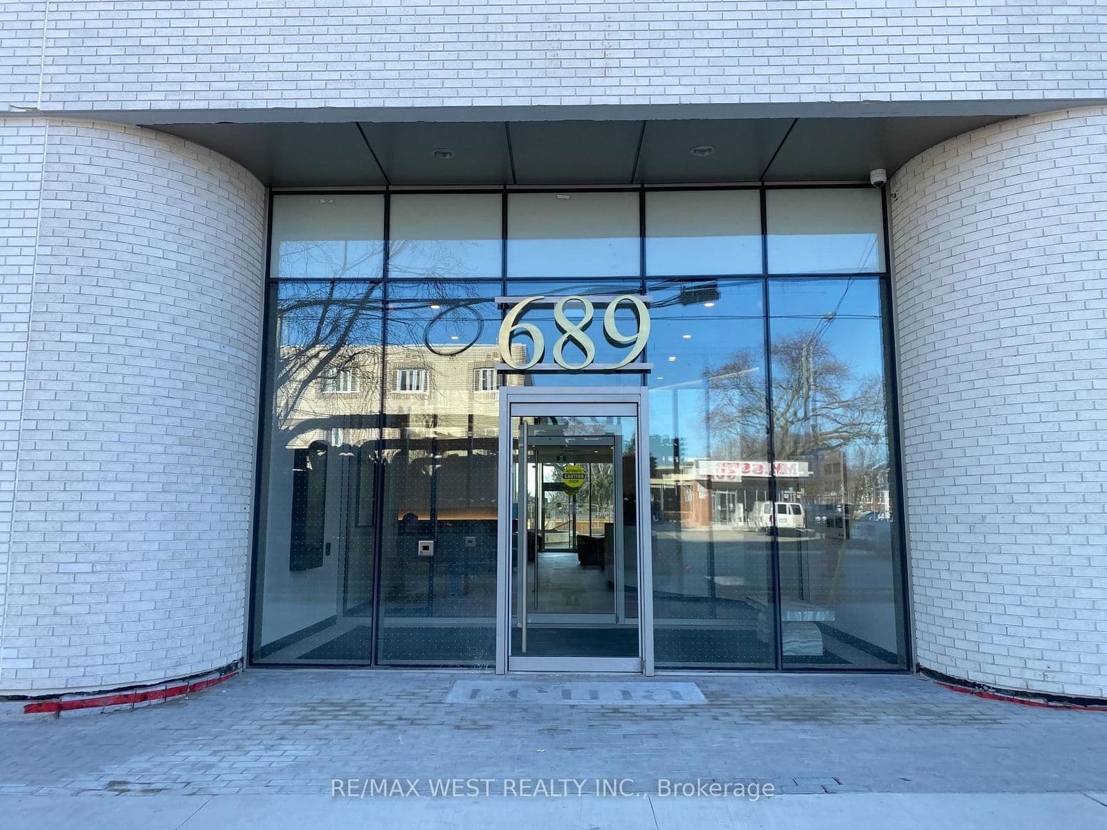 689 The Queensway, Unit 711