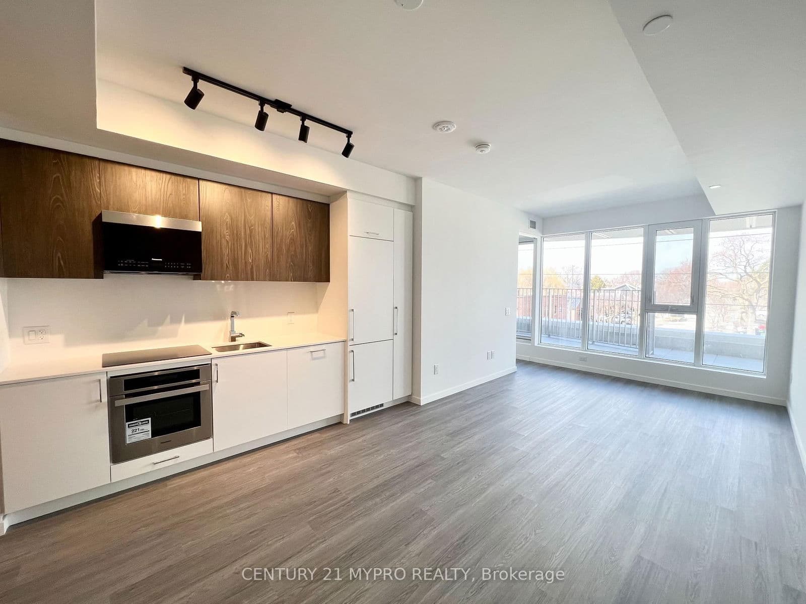 689 The Queensway, Unit 315