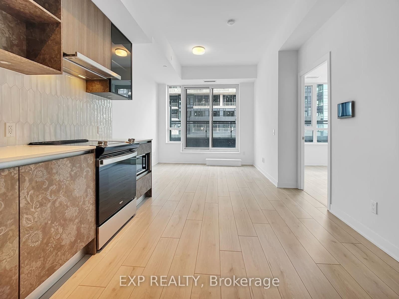 405 Dundas Street W, Unit 322