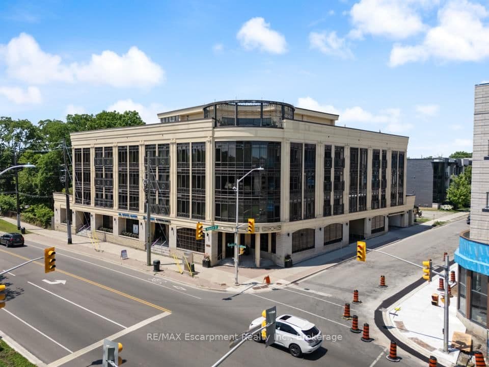 205 Lakeshore Road W, Unit 206