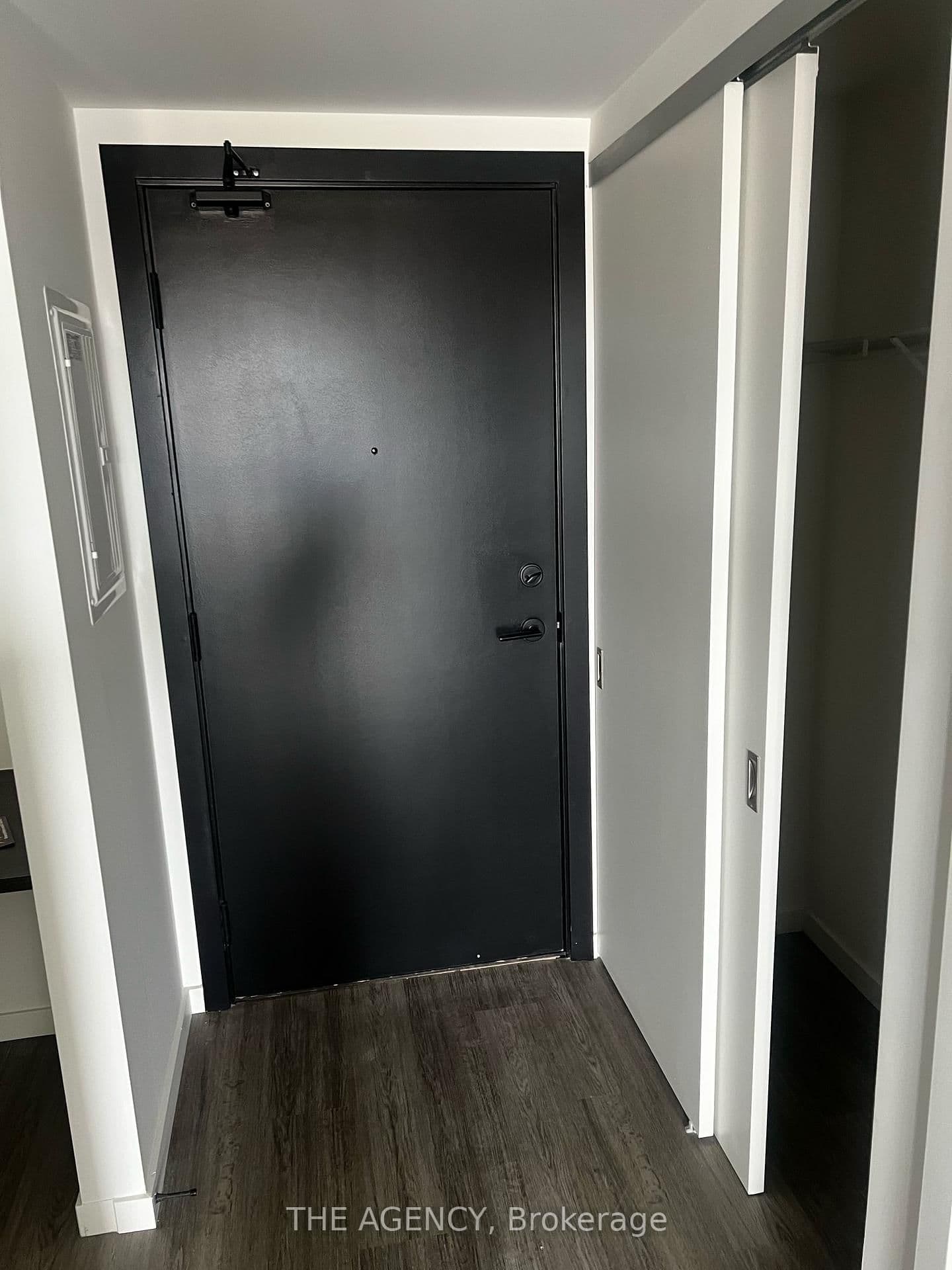 689 The Queensway, Unit 517