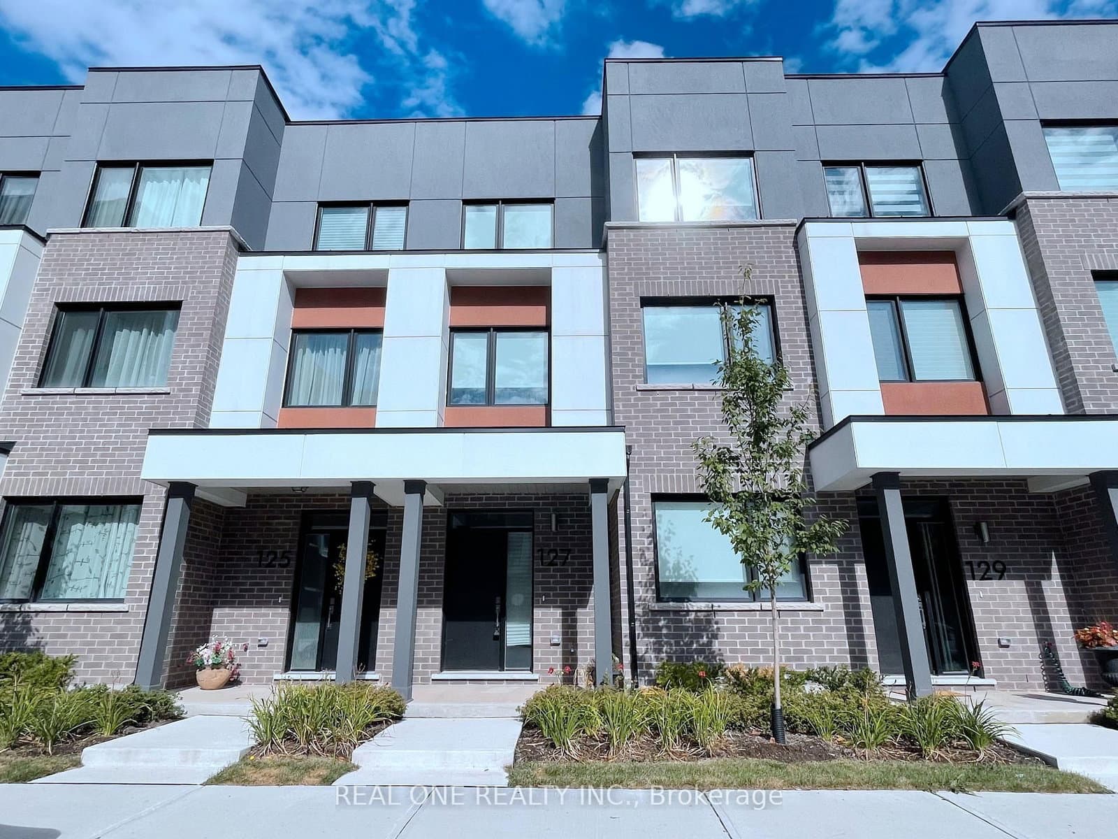 127 Grovewood Common