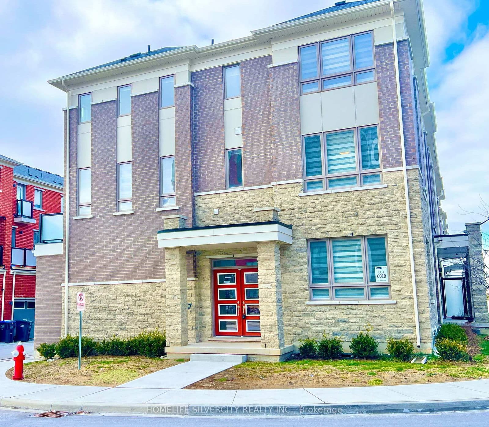 270 Lagerfeld Drive, Unit 19