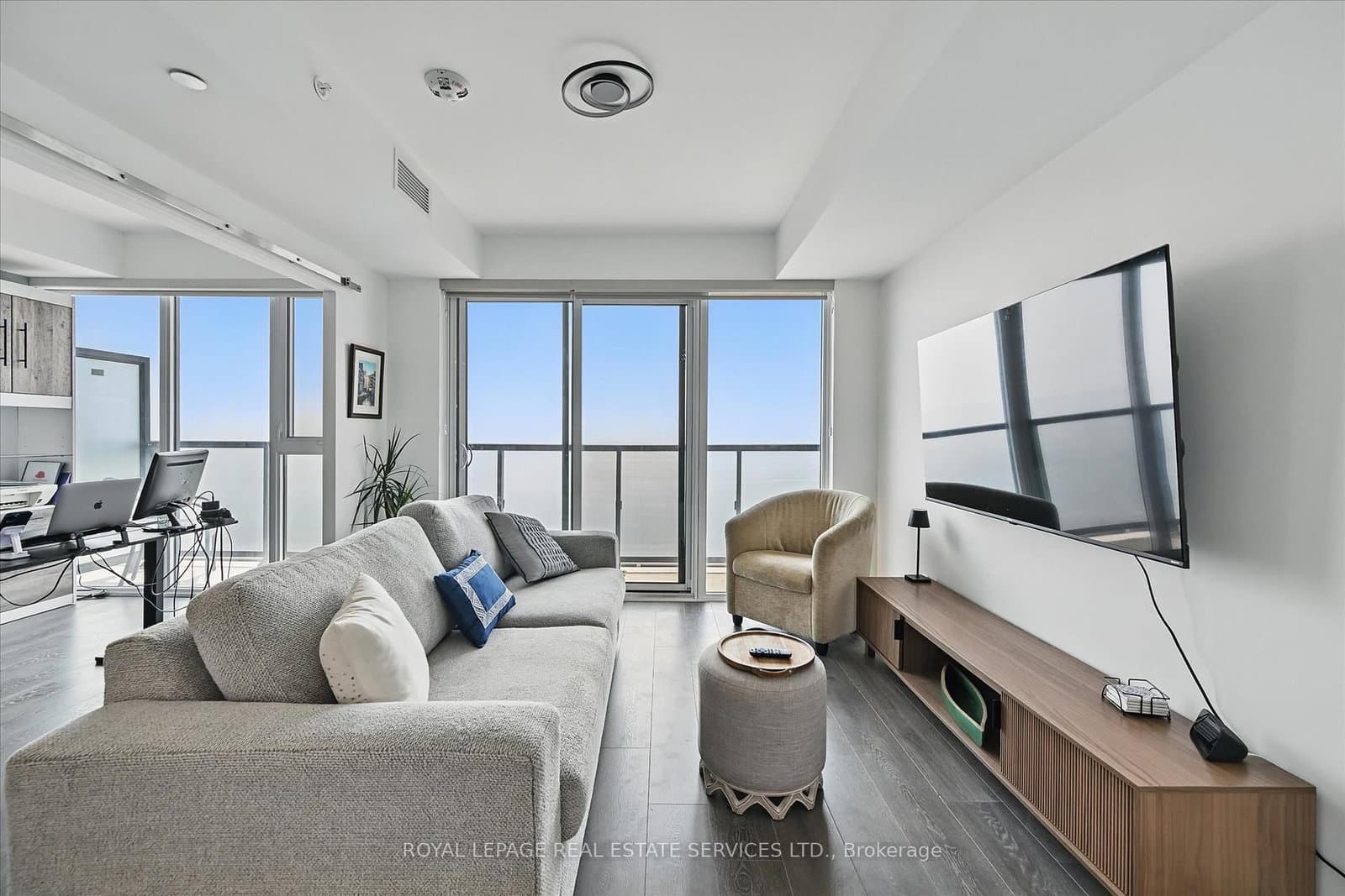 370 Martha Street, Unit 1705