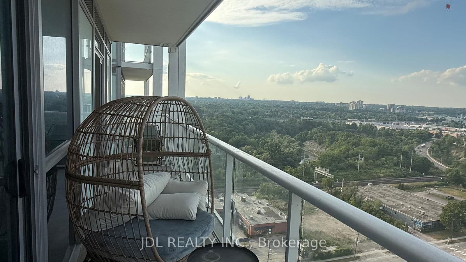 65 Speers Road, Unit 1805